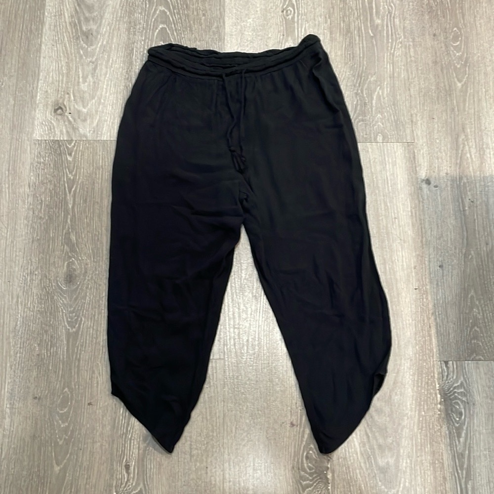 Black Capri pants for louching around